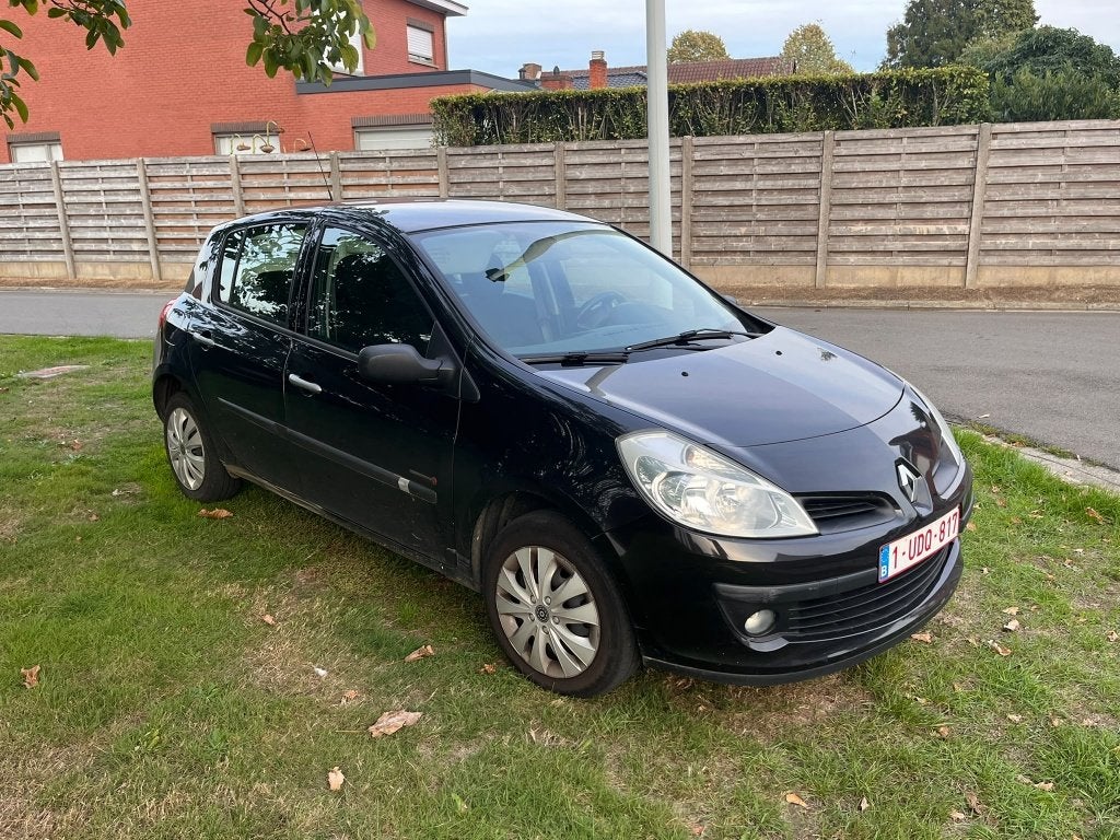 Renault Clio 1.2i 16v Community Black, Auto's, Voorwielaandrijving, 135 g/km, 4 cilinders, Zwart