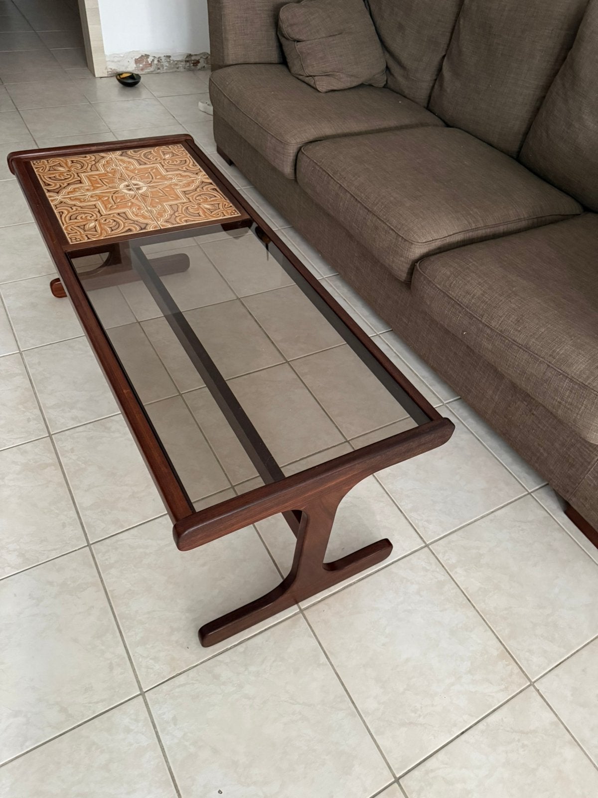 Table basse G plan, Enlèvement