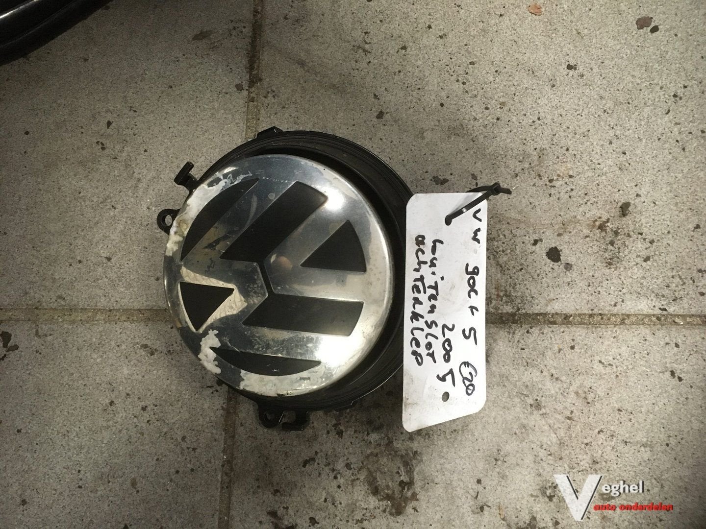 vw golf 5 buitenslot achterklep 2005, Auto-onderdelen, Gebruikt, -, -, Ophalen of Verzenden