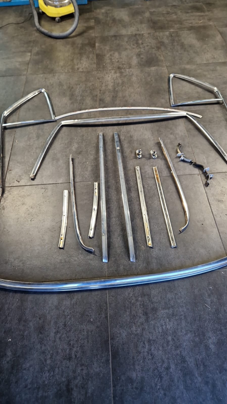 Grande Lot de Pièces,, Mercedes, R. 107. SL., Enlèvement ou Envoi, Utilisé, Mercedes-Benz