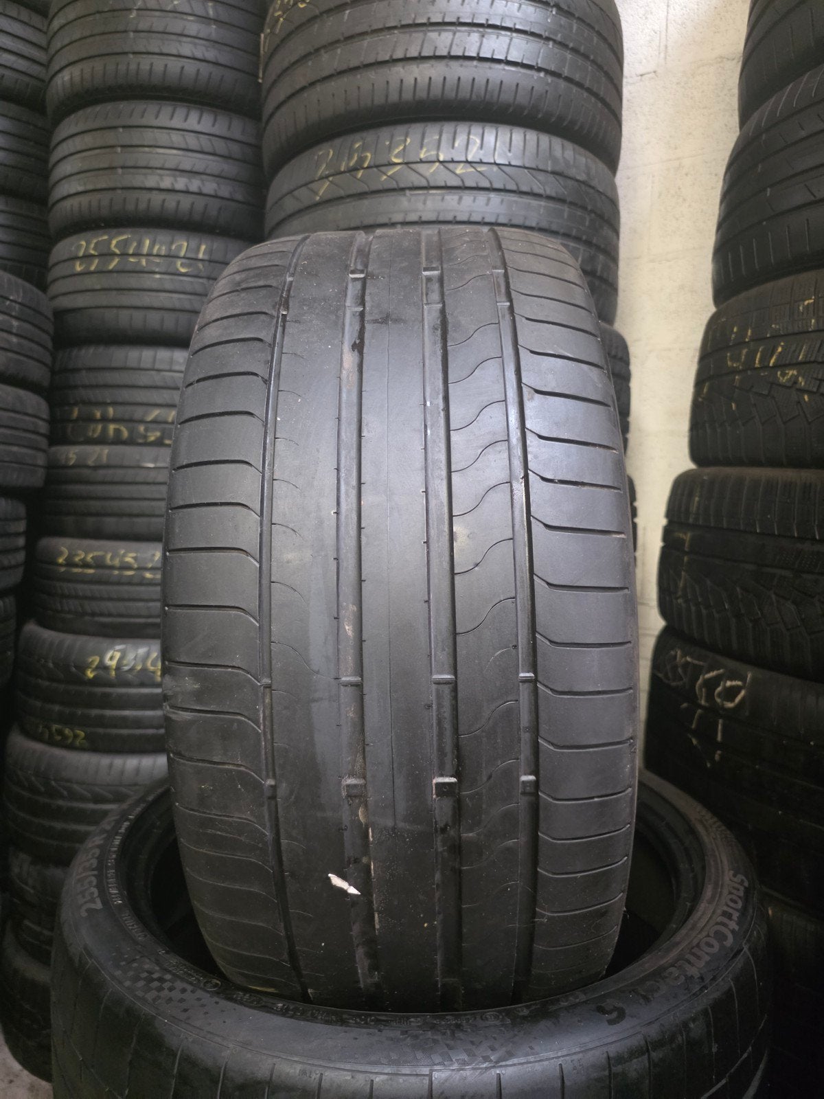 285 40 20 Bridgestone avec montage et équilibrage, Ophalen