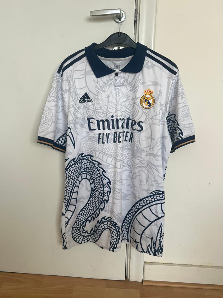 Real Madrid - White Dragon Concept Shirt - Maat L, Kleding | Heren, Ophalen, Zo goed als nieuw, Maat 52/54 (L), Wit