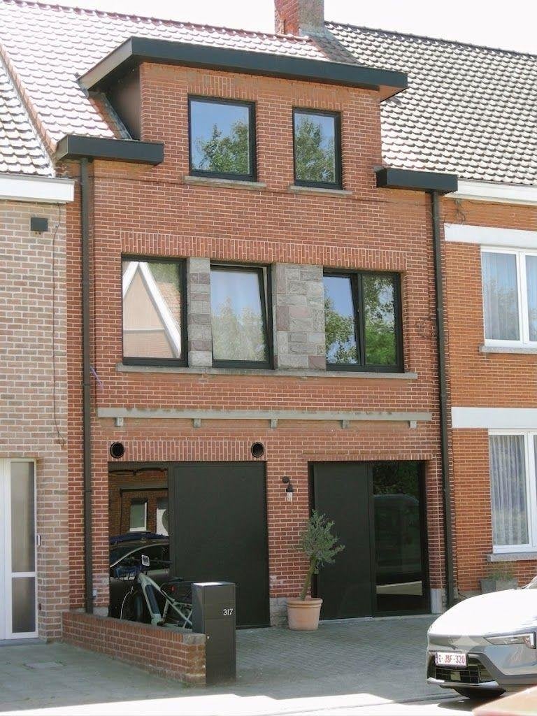 Mooie gerenoveerde woning met veel ruimte en rustige tuin, Immo, 200 tot 500 m², Roeselare, 3 kamers, Tussenwoning