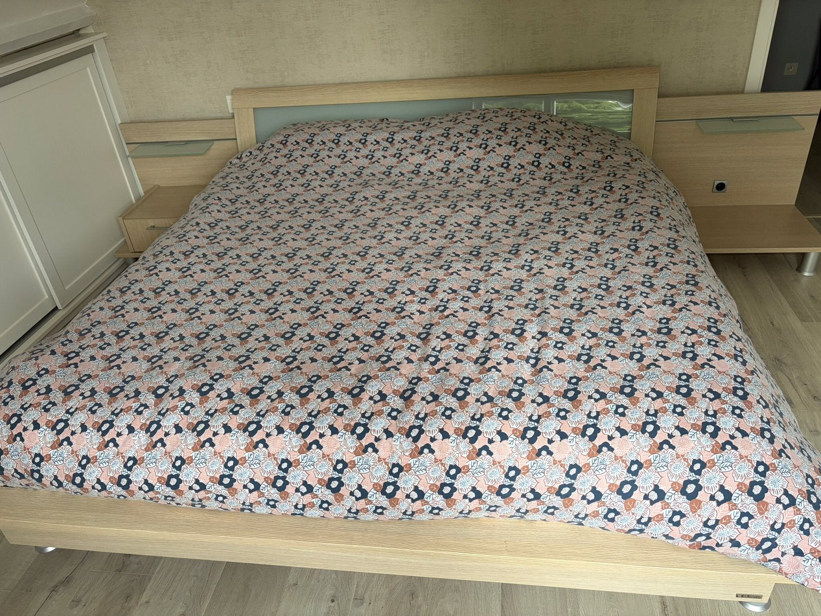 Lit 2 personnes (1,80 m ) parfait état., Maison & Meubles, Beige, Comme neuf, Enlèvement, 180 cm