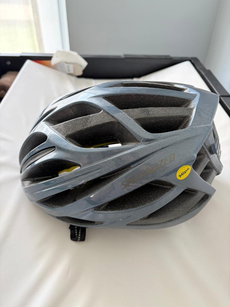 Specialized helm met mips, Fietsen en Brommers, Ophalen, Zo goed als nieuw