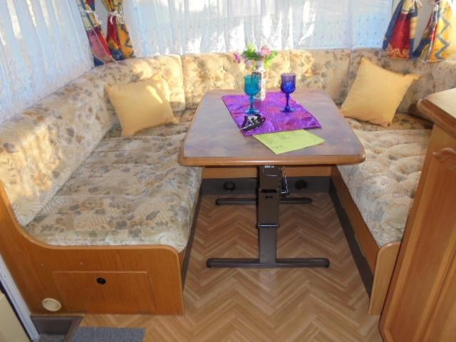 tabbert 560 met dwars bed,rondzit,vast wc,airco,voortent, Rondzit, Bedrijf, 750 - 1000 kg, 5 tot 6 meter