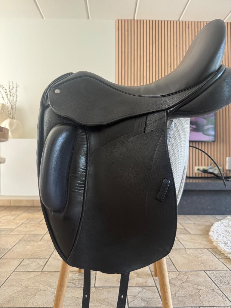 Custom Icon Star dressuurzadel te koop, Animaux & Accessoires, Chevaux & Poneys | Selles, Utilisé, Dressage, Enlèvement ou Envoi