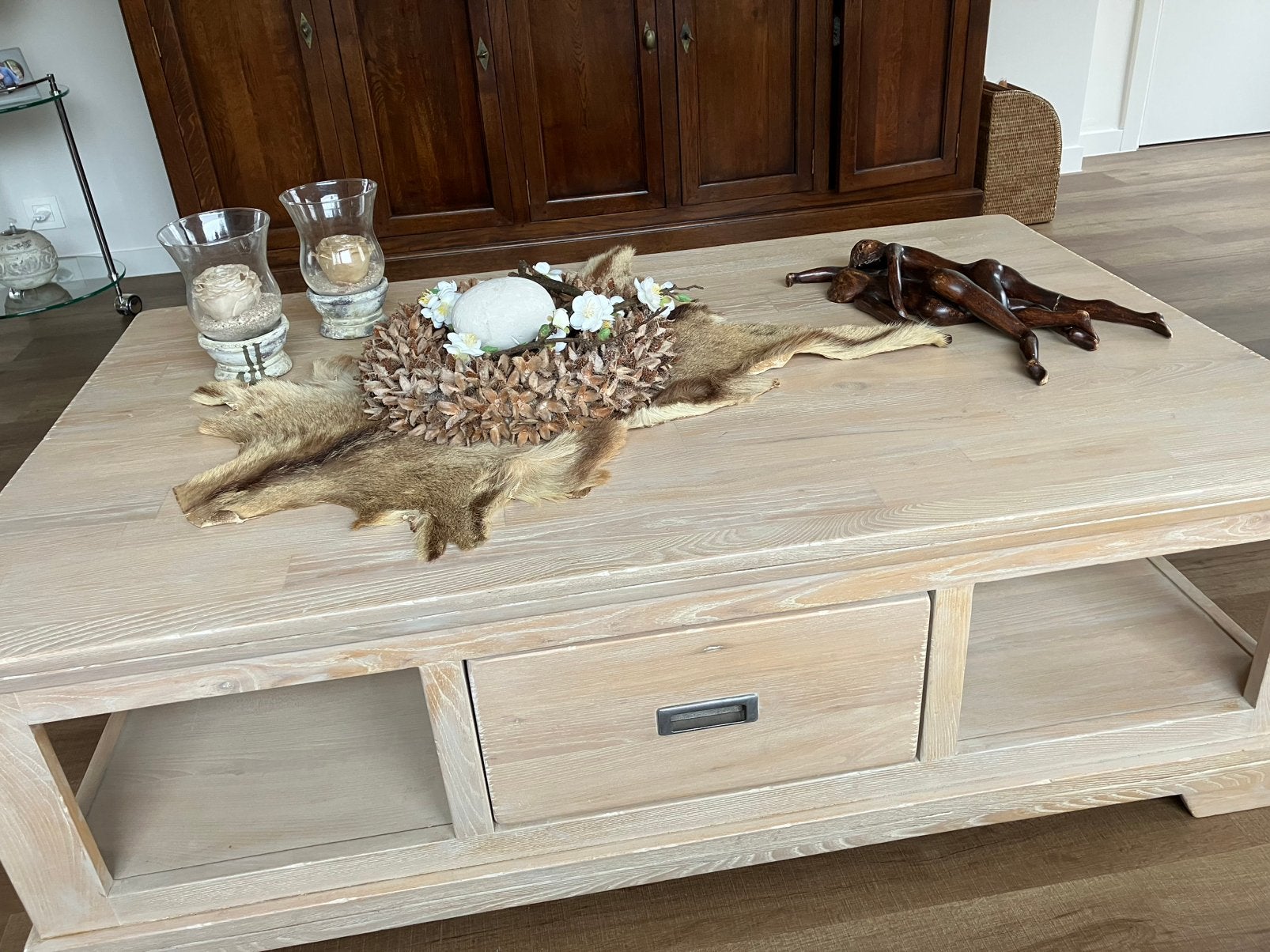 Degelijk salontafel, Enlèvement