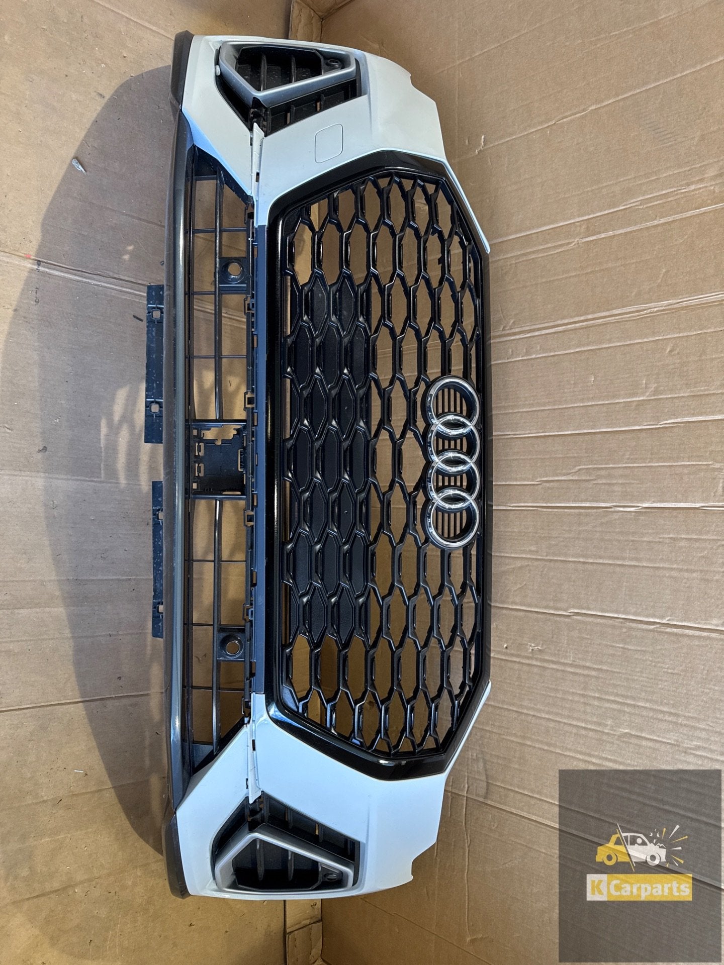 Voorbumper Audi Q3 83A F3 S-line SLINE ORIGINEEL 83A807438, Auto-onderdelen, Gebruikt, Voor, AUDI AG, Auto-Union-Strasse 1
85045  Ingolstadt, DE