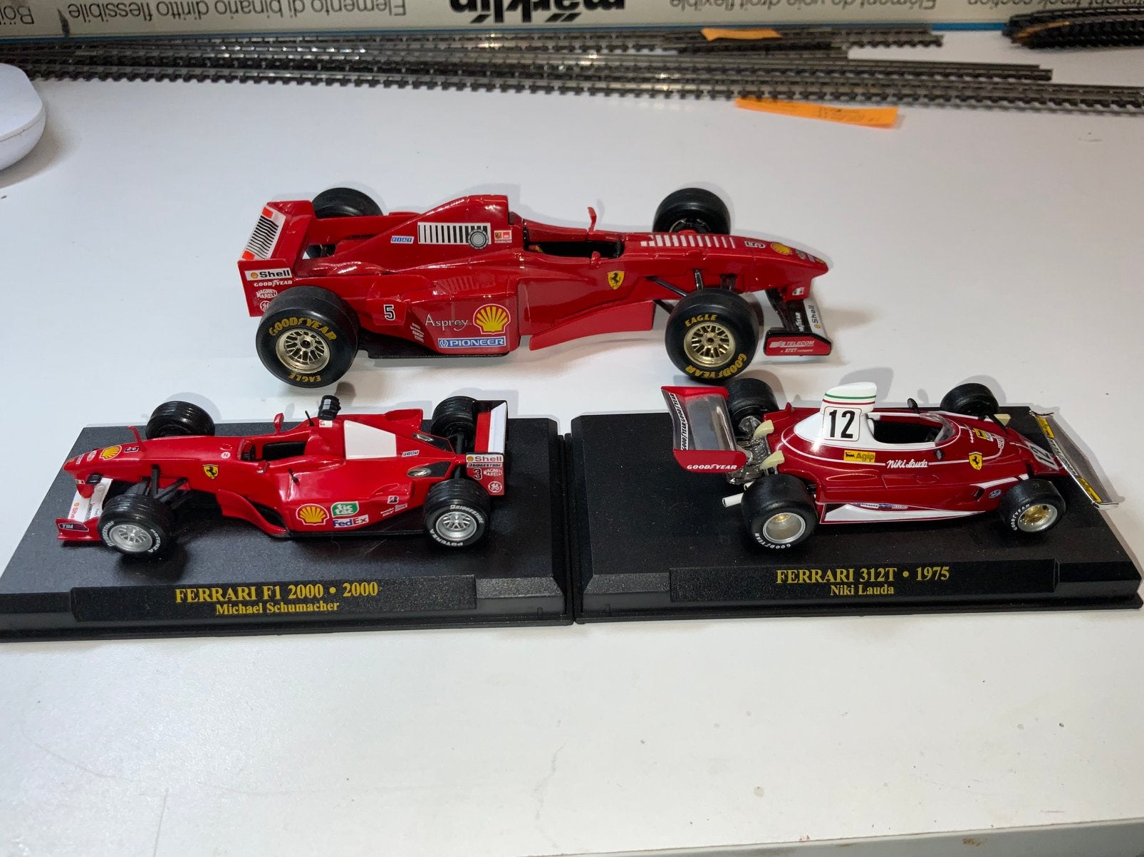 SET VAN 3 KLASSIEKE FERRARI'S (SCHUMACHER/NIKI LAUDA), Ophalen of Verzenden, Zo goed als nieuw