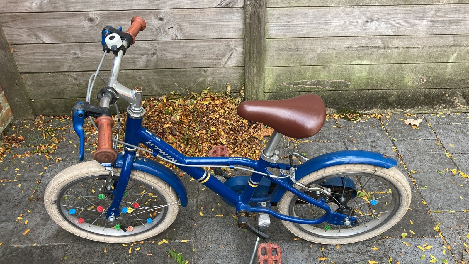 Kinderfiets b-twin 16 inch, Fietsen en Brommers, Ophalen, Zo goed als nieuw