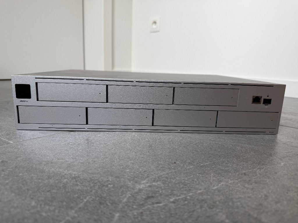 UniFi UNAS Pro 7-bay NAS ZONDER schijven, Computers en Software, NAS, Ophalen of Verzenden, Zo goed als nieuw