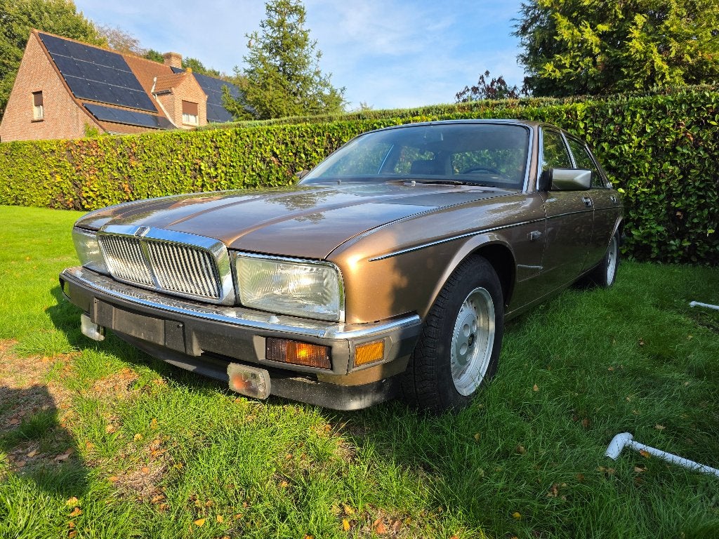 Jaguar xj40, foto 2