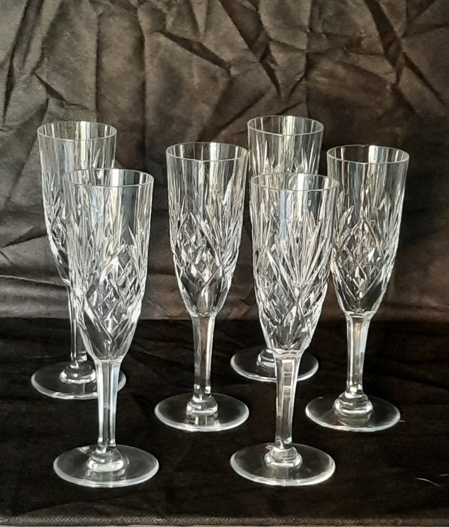 St Louis , 6 flûtes cristal taillé., Antiquités & Art, Antiquités | Verre & Cristal, Enlèvement ou Envoi