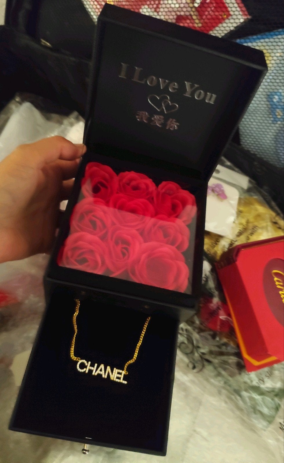 collier Chanel neuf coffret rose, Enlèvement ou Envoi, Rose