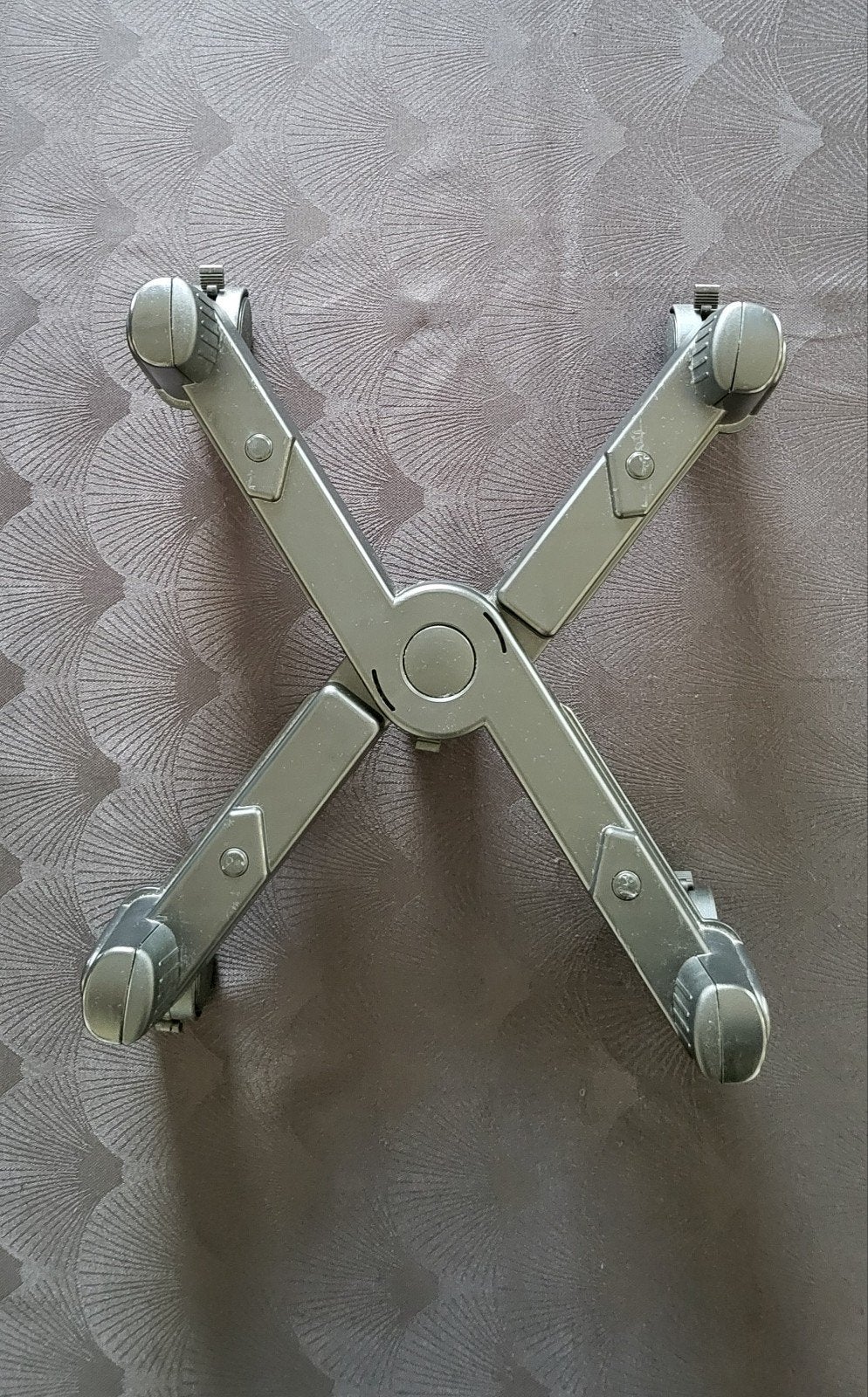 Support à roulettes pour ordinateur de bureau