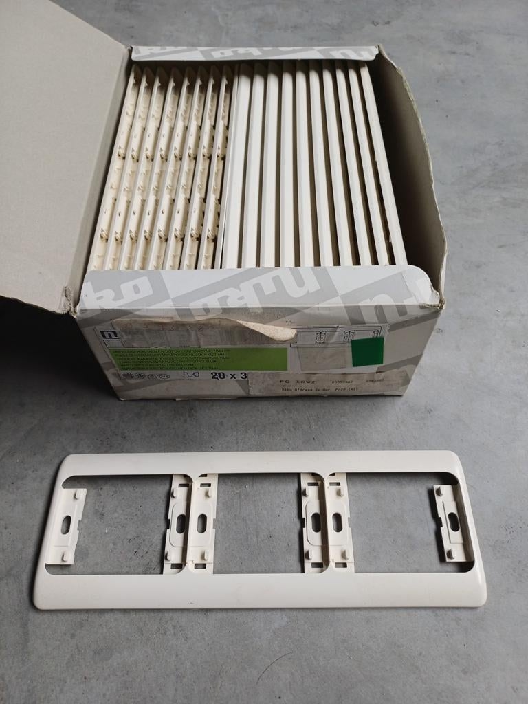 Doos niko 3voudige horizontale afdekplaten pr20, Ophalen of Verzenden