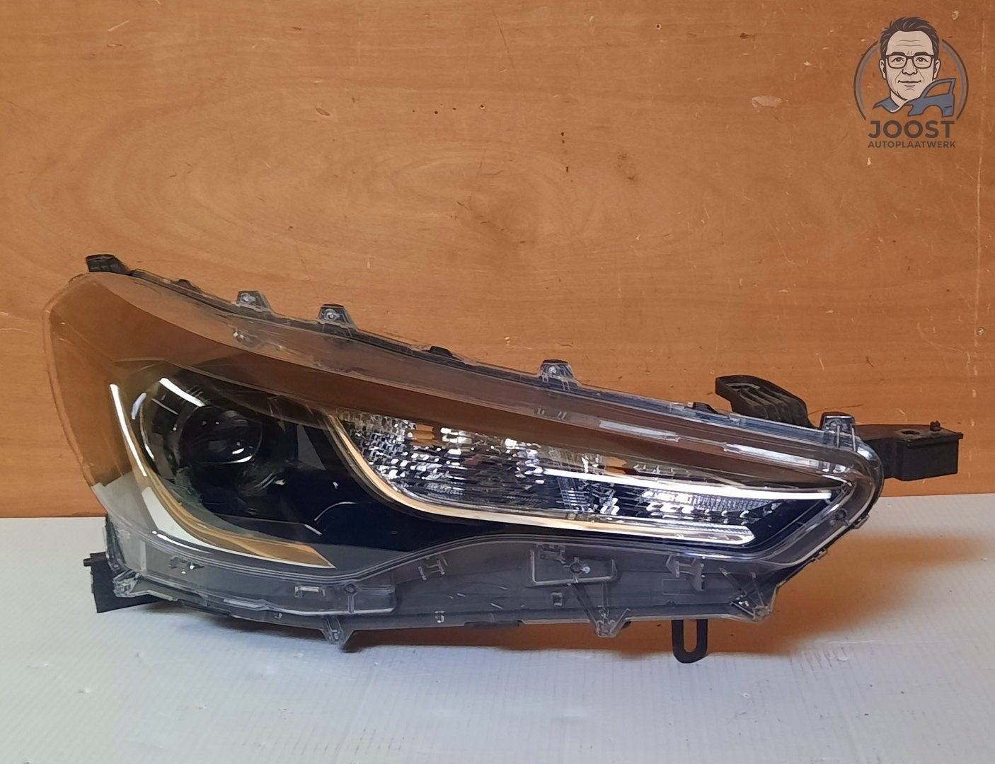 Koplamp rechts LED Toyota Corolla Cross v.a 2022 81130-16830, -, Origine de la pièce connue, Toyota, Utilisé