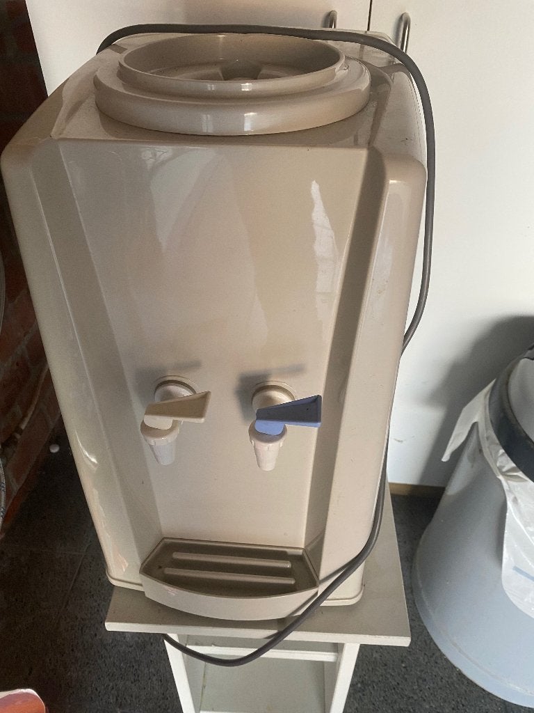 Waterkoeler, Elektronische apparatuur, Ophalen, Gebruikt, Minder dan 75 liter, Minder dan 45 cm