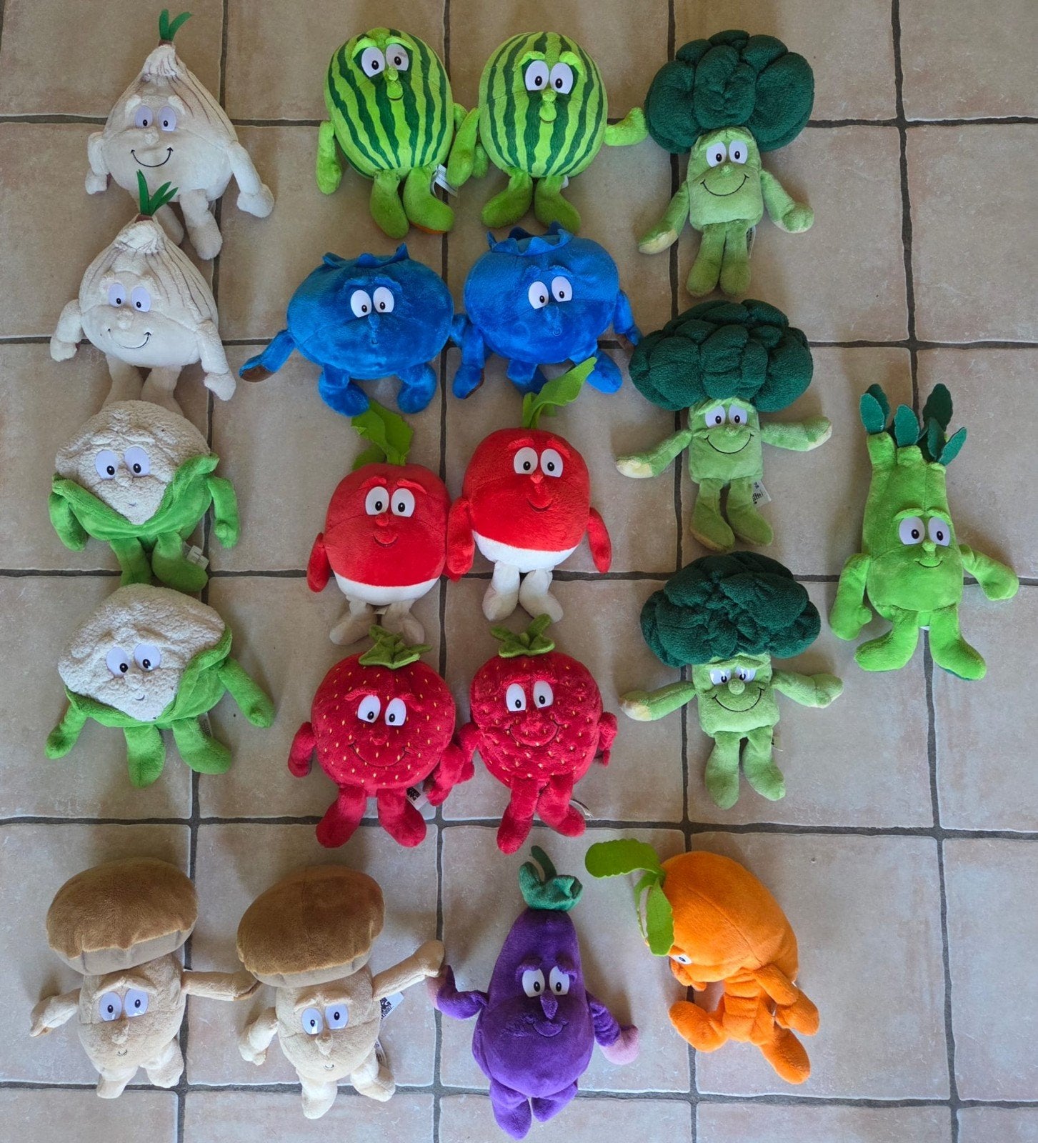 Peluches fruits et légumes 2 pièces 3€