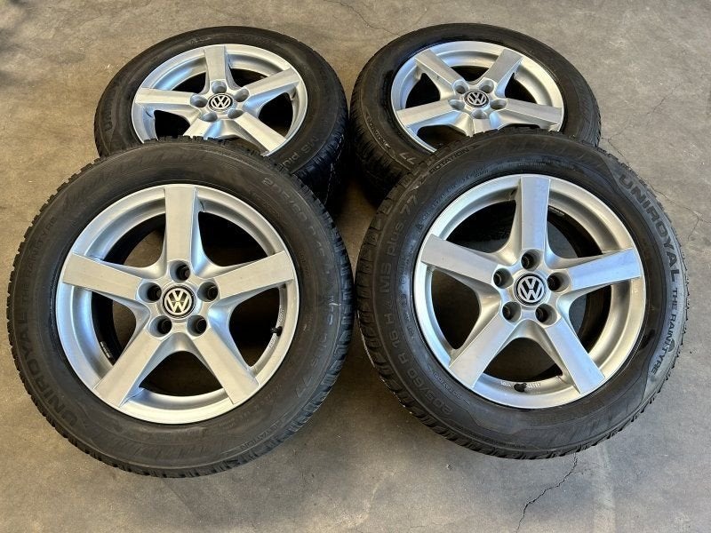 16 inch velgen + winterbanden Volkswagen T-Roc Passat Caddy, Auto-onderdelen, Gebruikt, -, Banden en Velgen, -