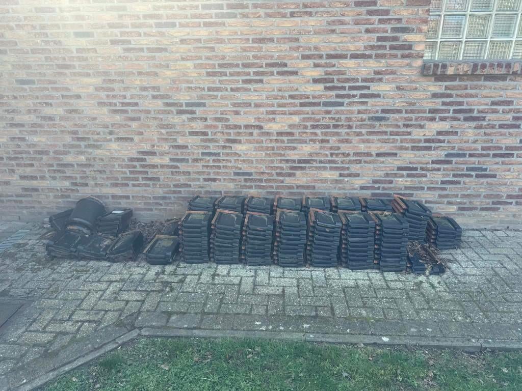 Gratis af te halen - Dakpannen, Ophalen, Gebruikt, Steen of Klei, Zwart