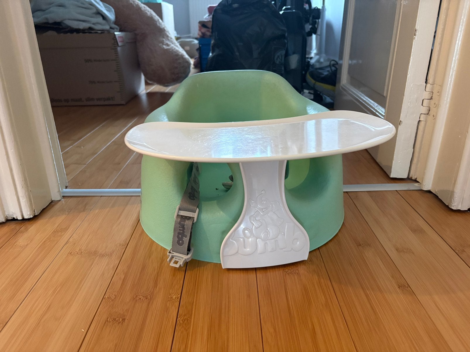 Bumbo babyzitje met tafeltje, Ophalen, Zo goed als nieuw