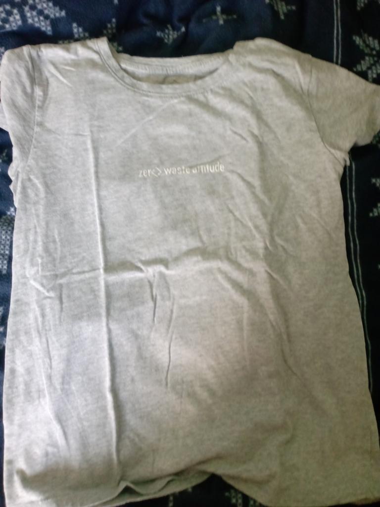 Grijze T-shirt "zero waste attitude", Ophalen of Verzenden, Maat 38/40 (M)
