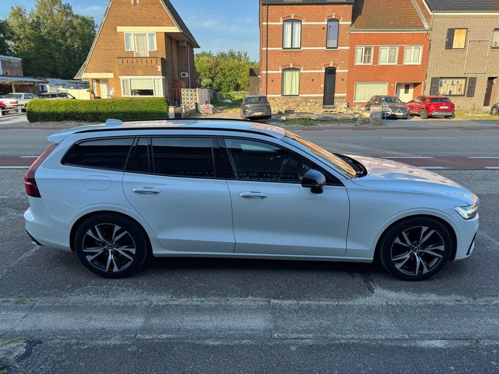 Volvo V60 2.0 Benzine B4 R-Design met vele opties, Autos, Volvo, Euro 6, Entreprise, Carnet d'entretien, Noir