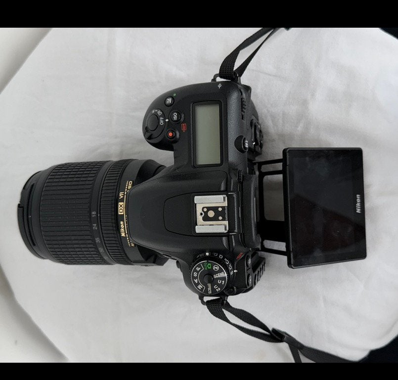 Nikon D7500 + objectif Nikon 18–140 mm, Enlèvement, Nikon