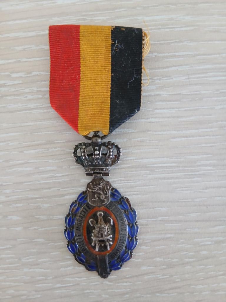 Medaille, Ophalen