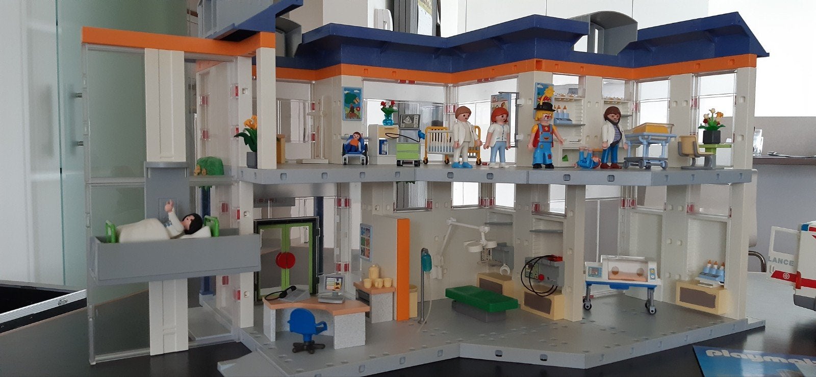 Playmobil ziekenhuis en ambulance, Ophalen, Zo goed als nieuw