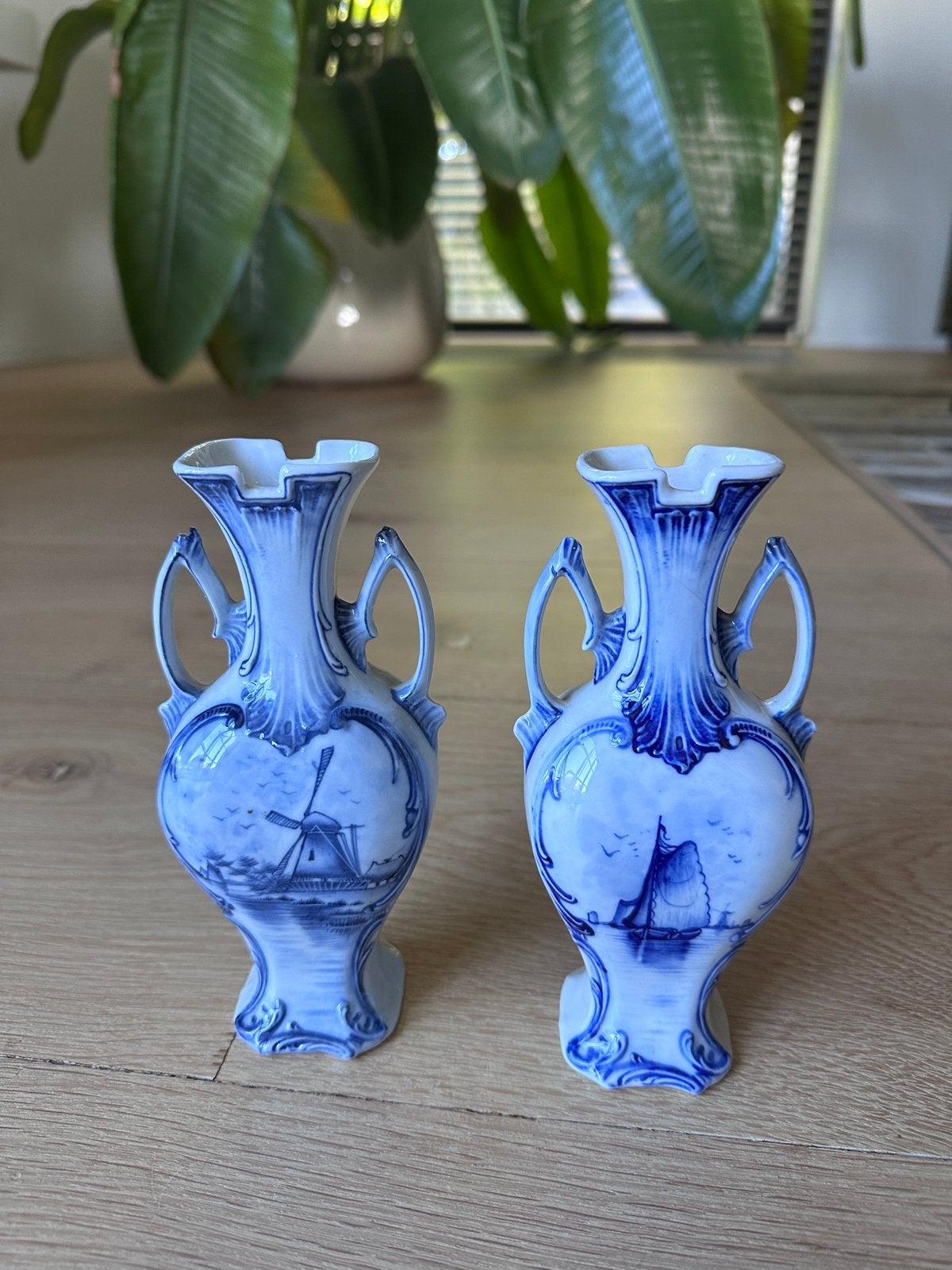 Set de 2 vases de Delft, Antiquités & Art, Enlèvement ou Envoi
