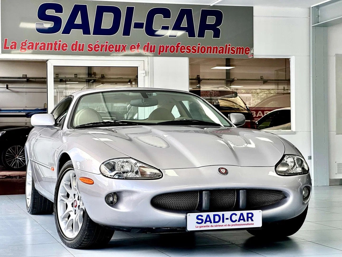 Jaguar XKR 4.0i V8 Supercharged 363cv - 32v S/C, Autos, Jaguar, Argent ou Gris, Achat, 3996 cm³, Beige