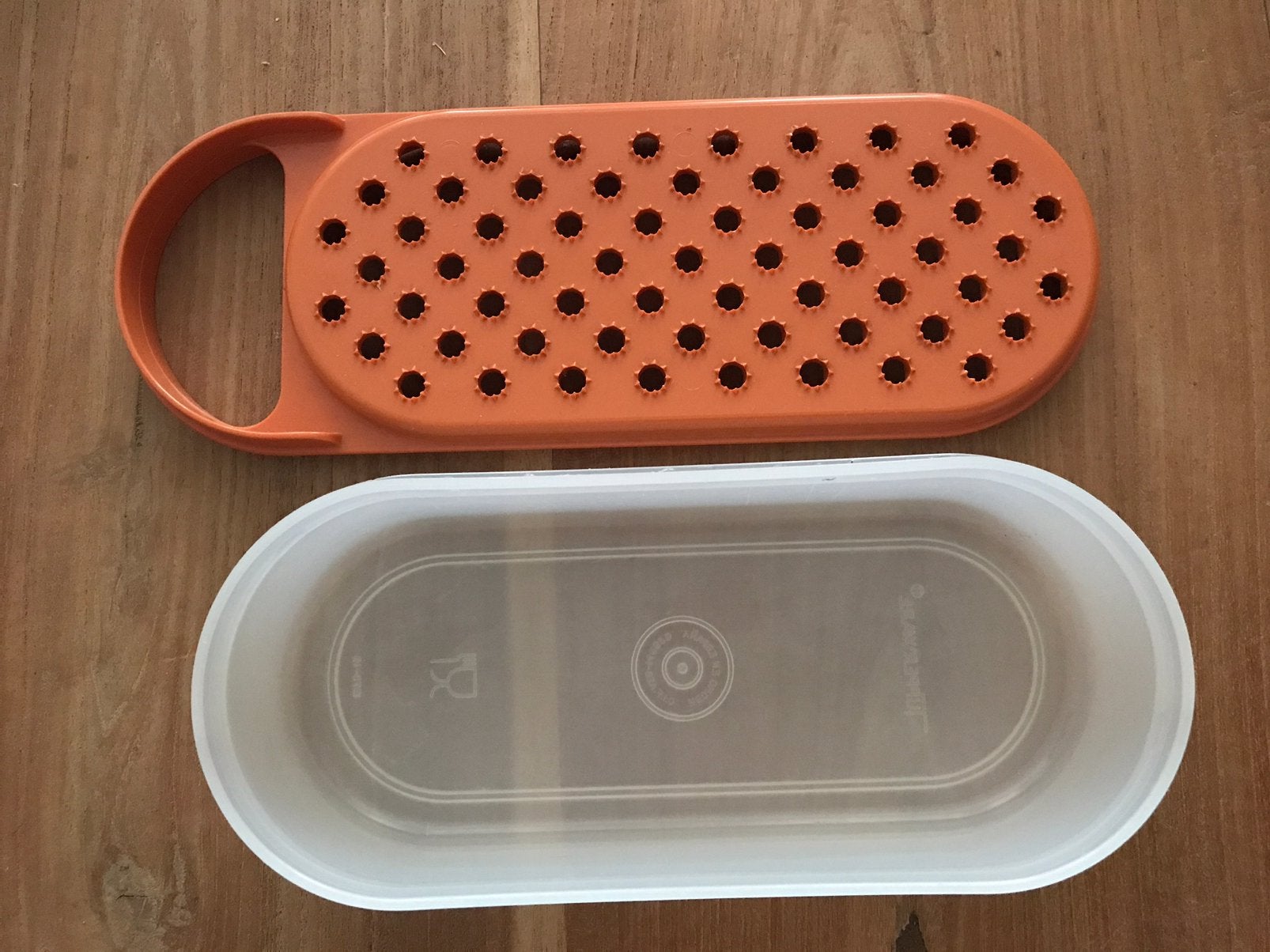 Tupperware rasp oranje met opvangbakje, Enlèvement ou Envoi, Comme neuf, Orange