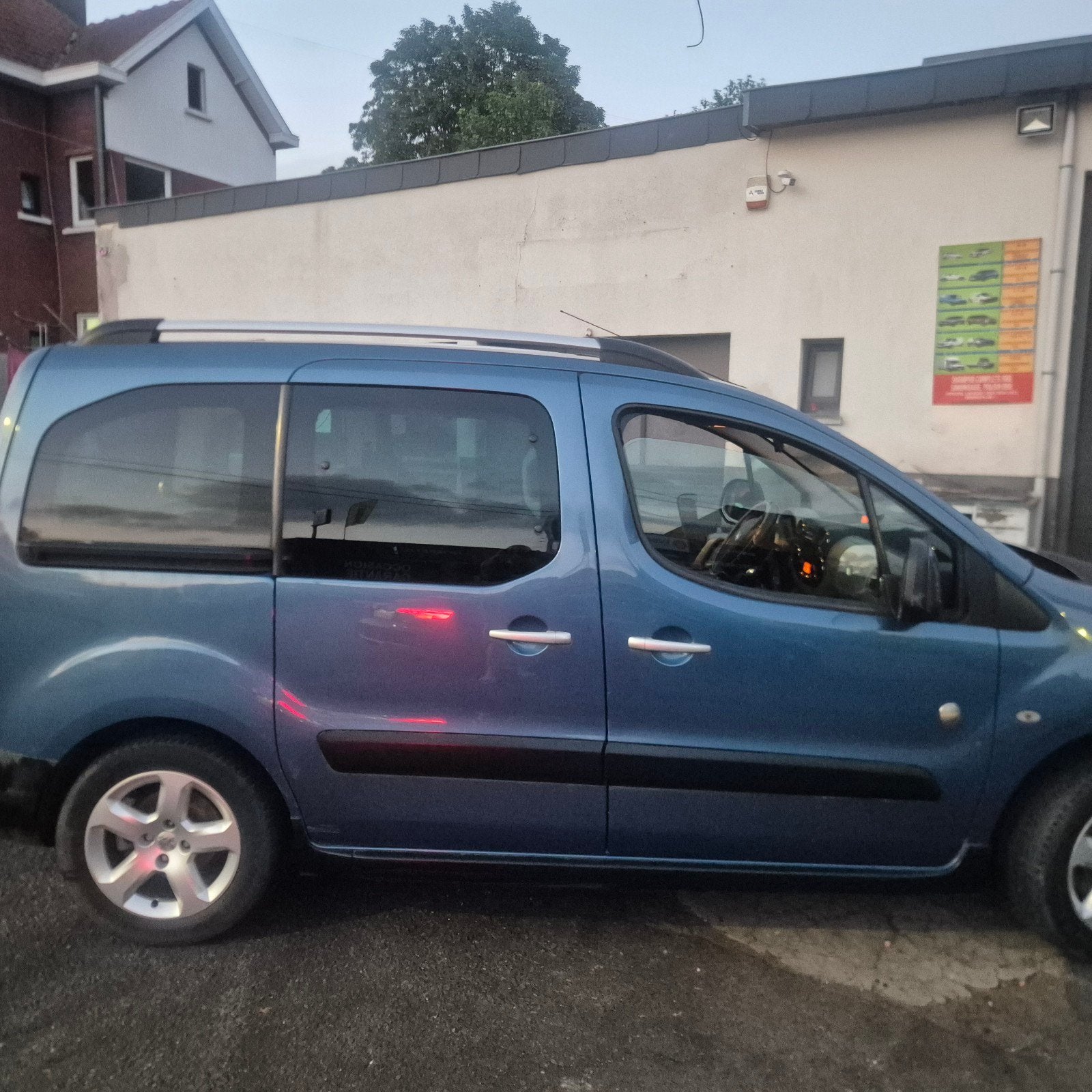 Peugeot partner 1.6 HDI 2009 climatisation 290000 km, Achat, Boîte manuelle, 5 portes, Particulier