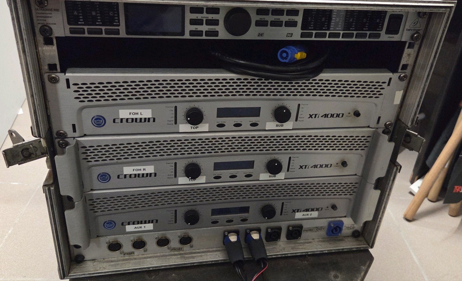 Rack ampli Crown + Flight case, Musique & Instruments, Enlèvement, Comme neuf, 1000 watts ou plus, Moniteur(ampli)