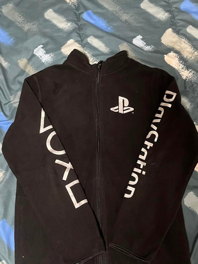 Veste polaire H&M PlayStation noire, Vêtements | Hommes, Pulls & Vestes, Enlèvement, Neuf, Taille 46 (S) ou plus petite, Noir