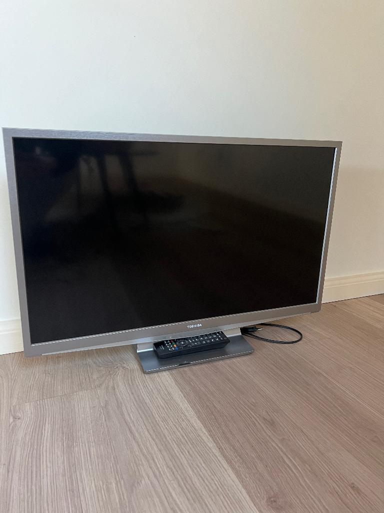 Toshiba tv, Audio, Tv en Foto, Televisies, Ophalen, 50 Hz, 60 tot 80 cm, Gebruikt