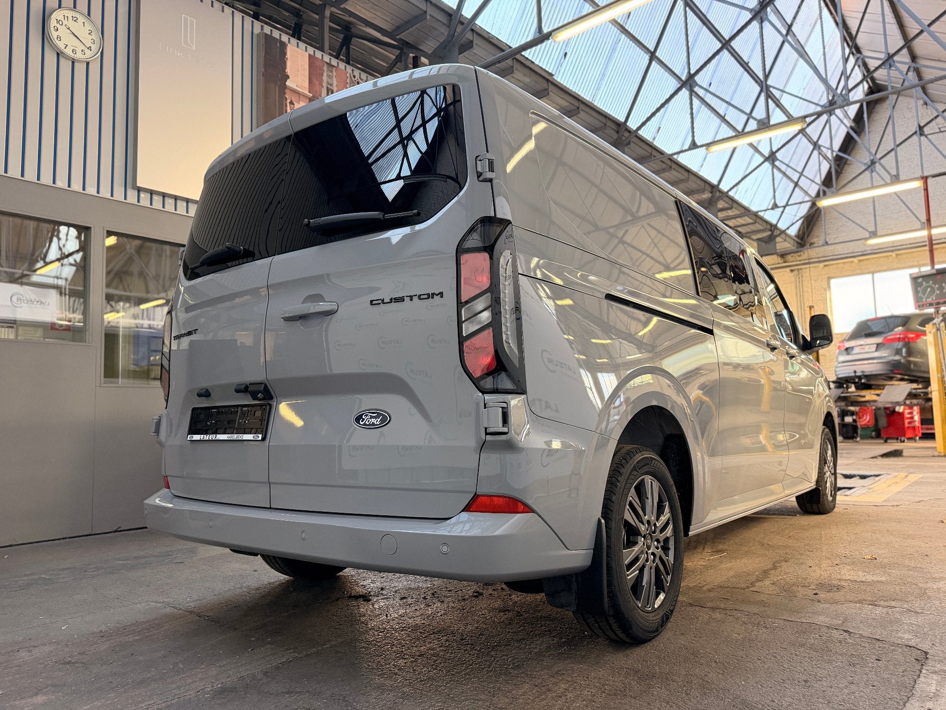 Ford Transit Custom Multi-Use Limited 320L 2.0TD 170Pk / 125, Automaat, Stof, Gebruikt, Overige kleuren