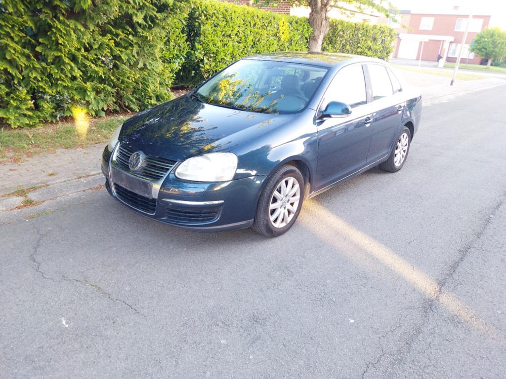 VOLKSWAGEN JETTA 1.9 TDI 2008 172000KMS RIJDT HEEL GOED, Auto's, Voorwielaandrijving, Stof, 4 cilinders, Adaptieve lichten