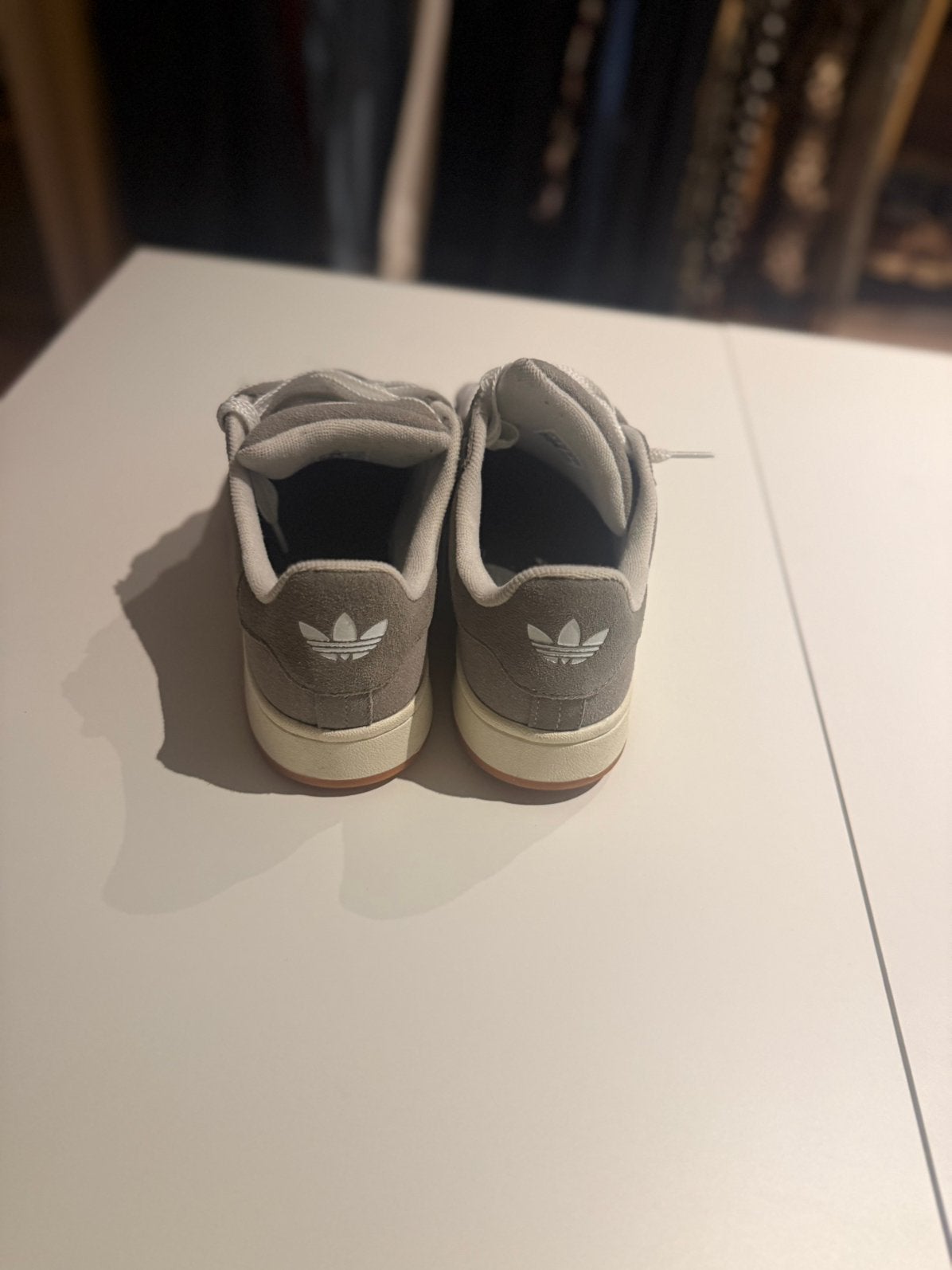 Adidas Campus gris/blanc - taille 42 - très bon état, Enlèvement ou Envoi, Sneakers et Baskets, Comme neuf, Blanc