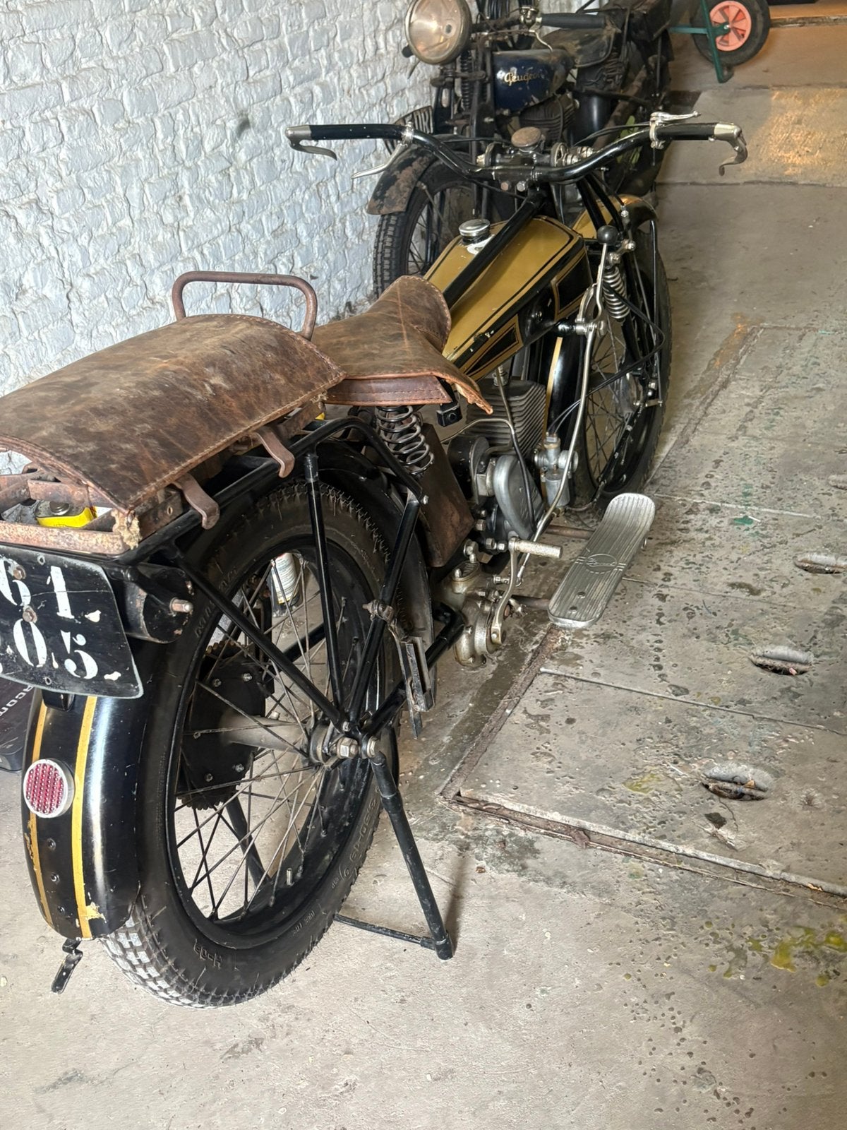 Moto ancienne terrot 250 entretube