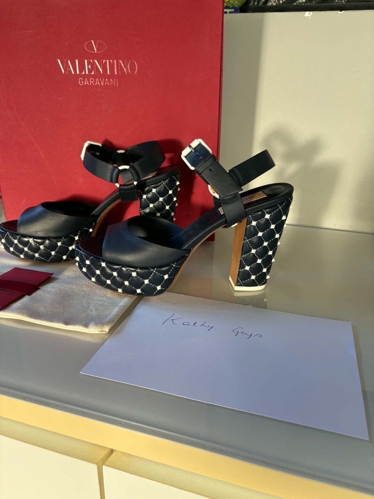 Valentino Garavani Rockstud Quilted Platform Sandalen – 38, Blauw, Zo goed als nieuw, Valentino, Sandalen of Muiltjes