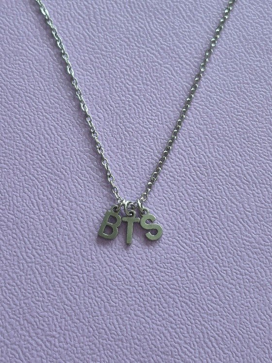 BTS kpop ketting (stainless steel), Ophalen of Verzenden, Nieuw in verpakking, K-pop