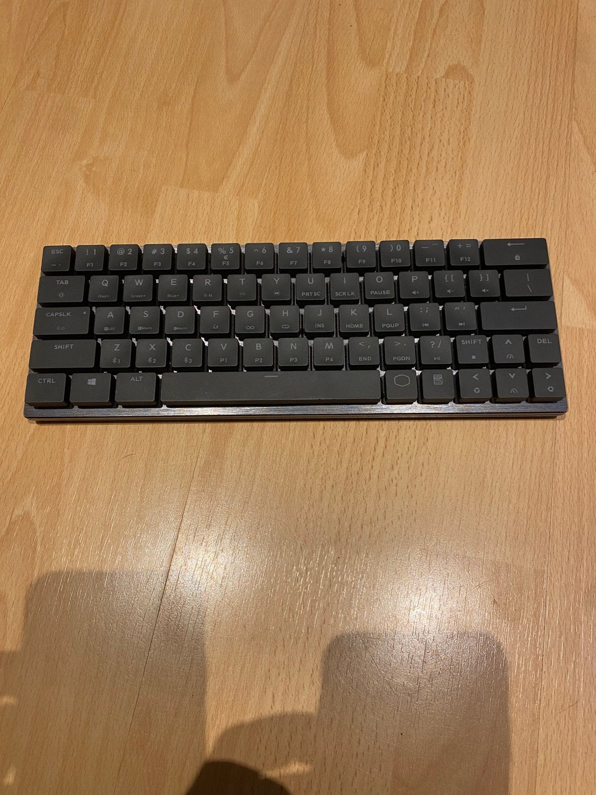Cooler Master SK621 60% mechanisch toetsenbord – bt, Computers en Software, Toetsenborden, Ophalen, Qwerty, Zo goed als nieuw