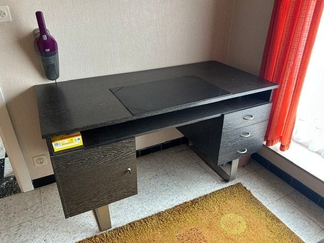 Bureau à récupérer à Halle, Enlèvement, Utilisé