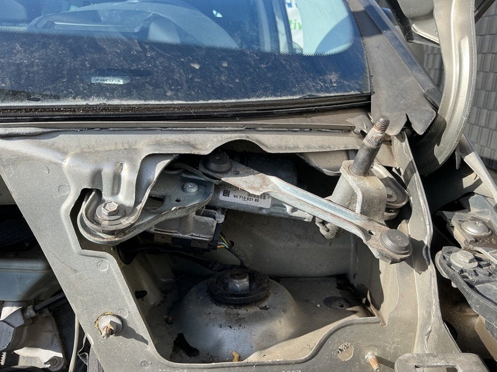 MOTEUR + TRINGLERIE ESSUIE GLACE AVANT 5008 I (0A / 0E), Kontakt-peugeot@peugeot.com, Utilisé, Peugeot Deutschland GmbH, Bahnhofsplatz
65423  Rüsselsheim, DE