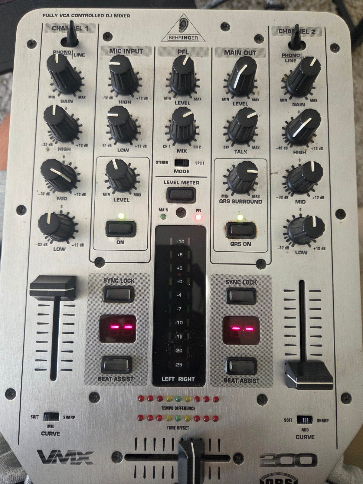 Table de mixage Behringer VMX 200, Ophalen, Zo goed als nieuw, Minder dan 5 kanalen, Microfooningang