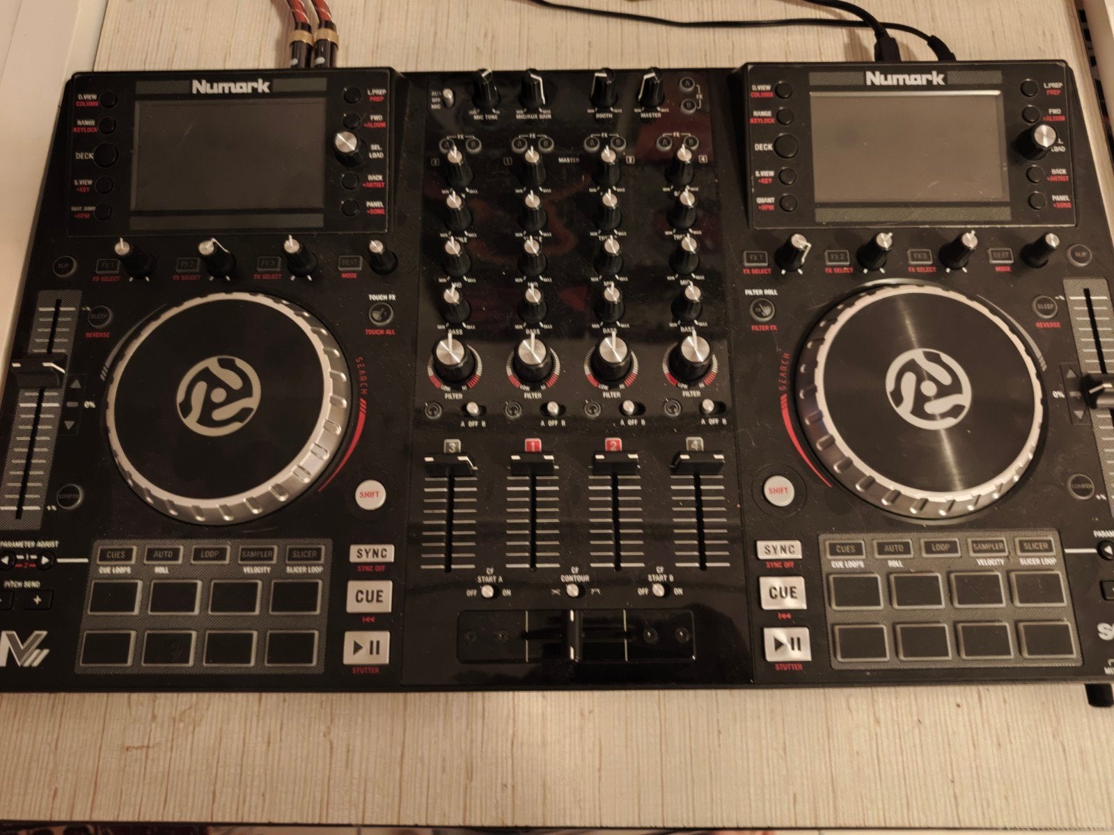 Numark NV2 – Serato controller met dual displays – topstaat, Muziek en Instrumenten, Ophalen, Zo goed als nieuw, Draaitafel, Numark